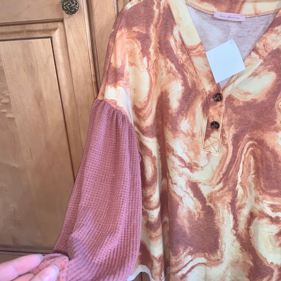 🆕 Marble Contrast Color Block Top❤️ - Picture 6 of 9